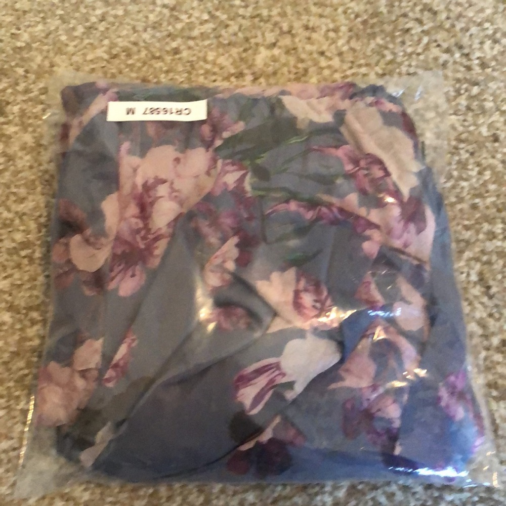 Beautiful romper! - Picture 7 of 7